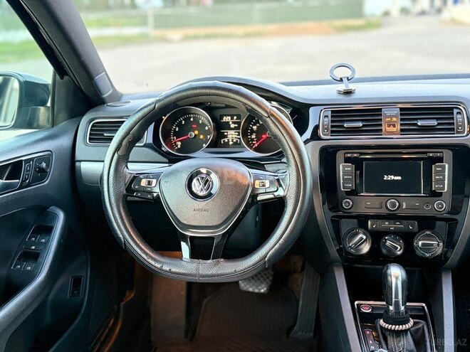 Volkswagen Jetta-18