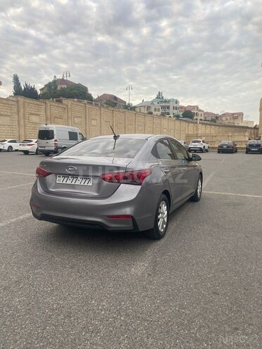 Hyundai Accent-13