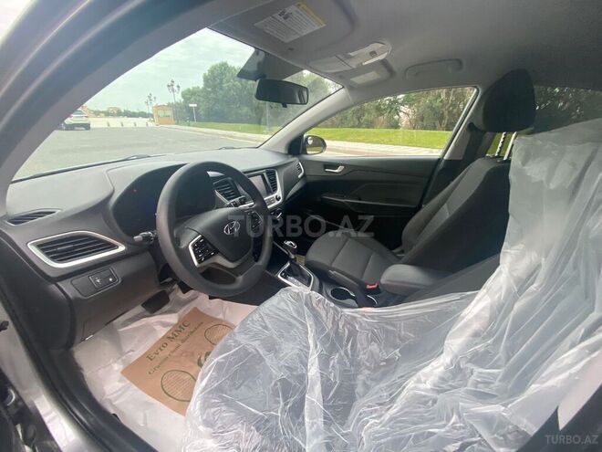 Hyundai Accent-9