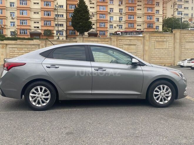 Hyundai Accent-2