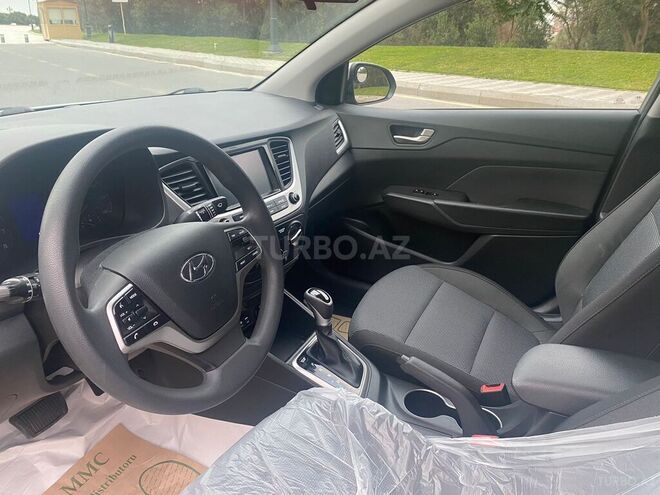 Hyundai Accent-4