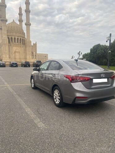 Hyundai Accent-11