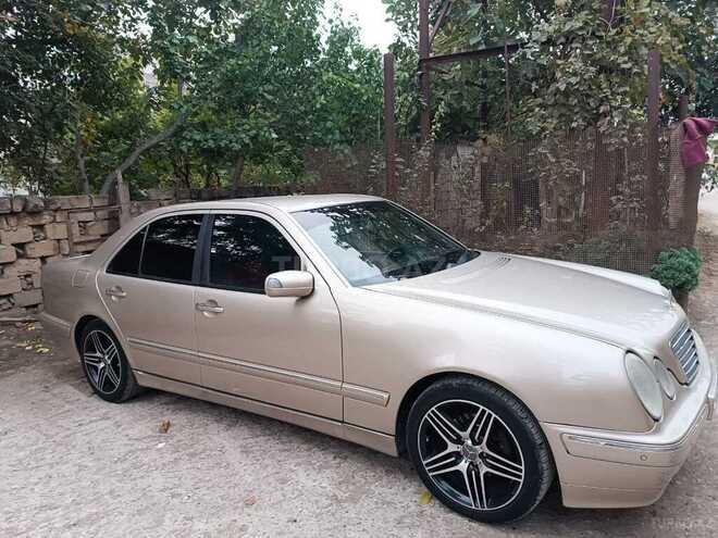 Mercedes E 220-17