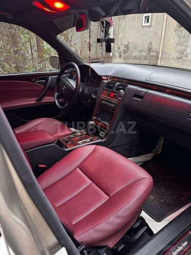 Mercedes E 220-12