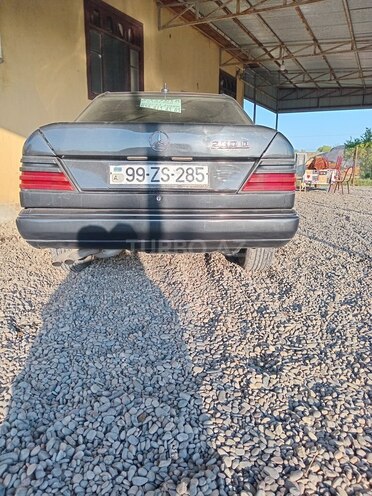 Mercedes 250 D-2