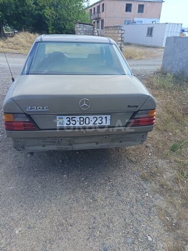 Mercedes 230 E-2