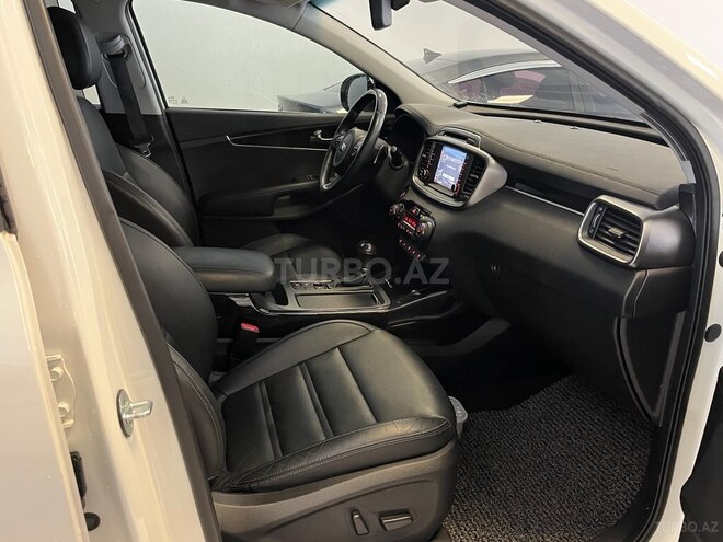 Kia Sorento-24