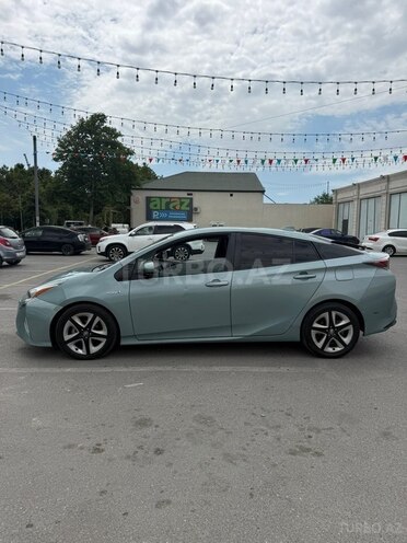 Toyota Prius-4