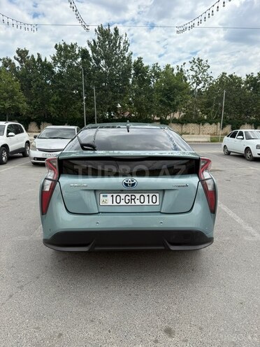Toyota Prius-10