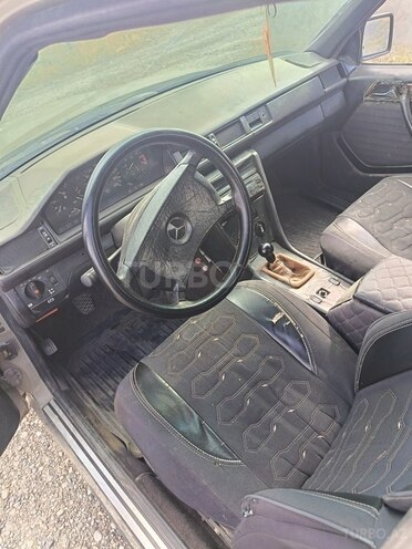 Mercedes 230 E-3