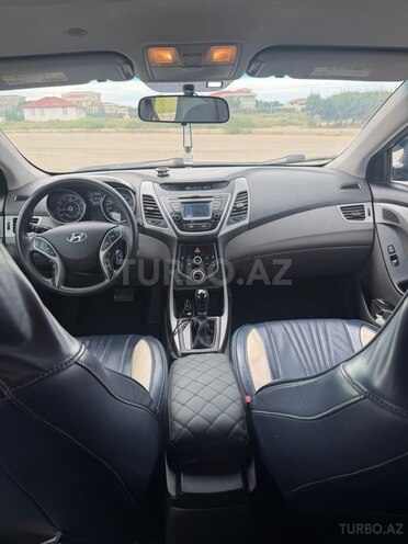 Hyundai Elantra-13