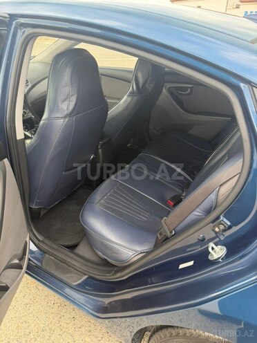 Hyundai Elantra-14