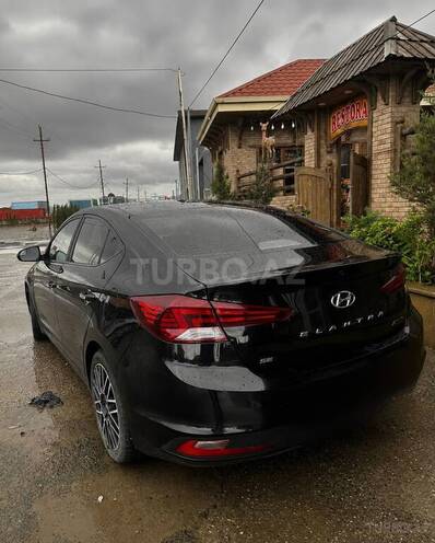 Hyundai Elantra-2