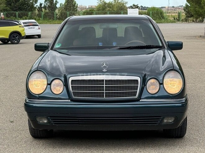 Mercedes E 240-1