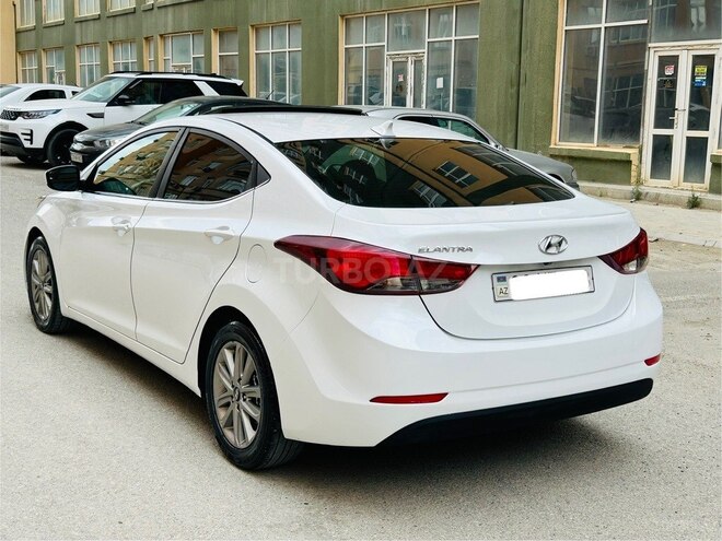 Hyundai Elantra-10