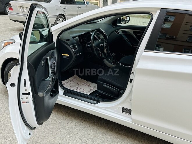 Hyundai Elantra-17