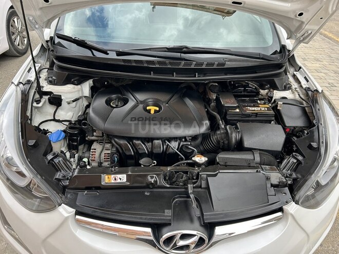 Hyundai Elantra-16