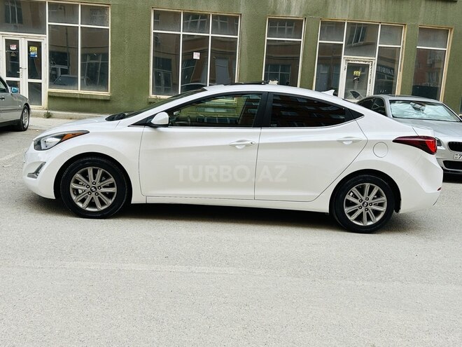 Hyundai Elantra-12