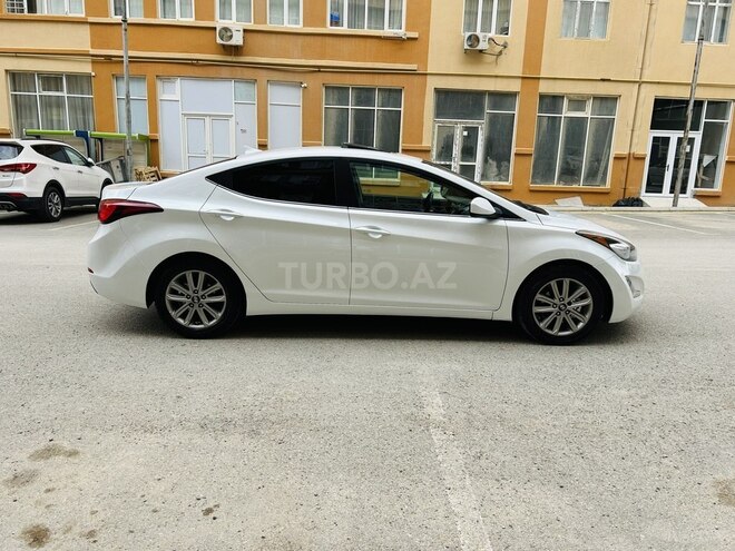 Hyundai Elantra-11