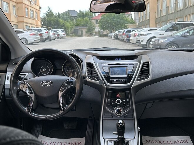 Hyundai Elantra-3