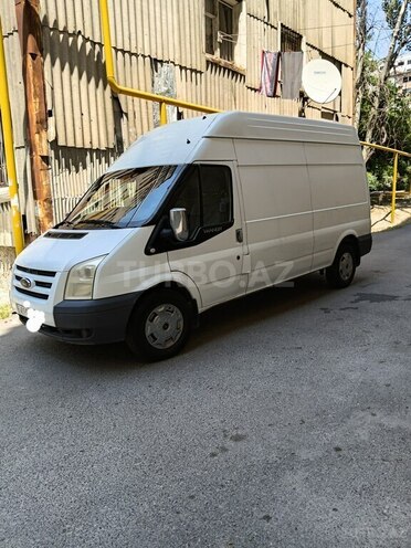Ford Transit-10