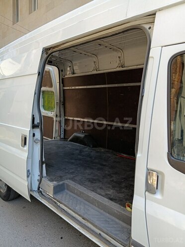 Ford Transit-13