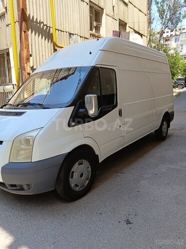 Ford Transit-16