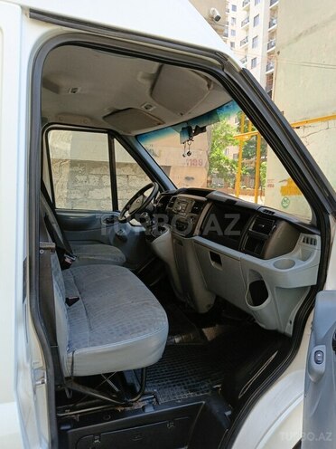 Ford Transit-19