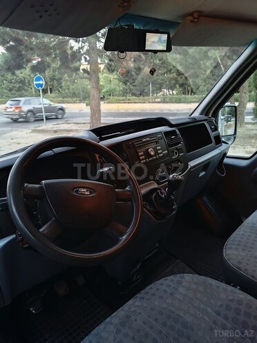 Ford Transit-21