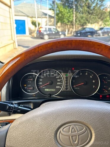 Toyota Land Cruiser-6