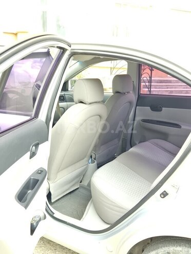 Hyundai Accent-6