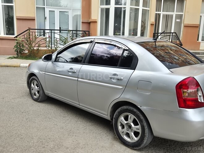 Hyundai Accent-2