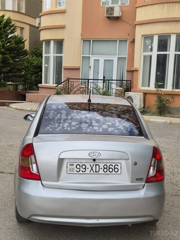 Hyundai Accent-4
