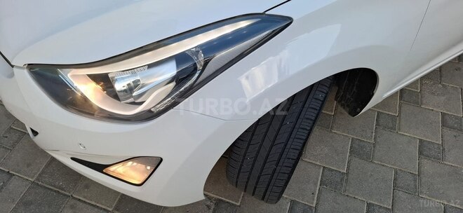 Hyundai Elantra-12