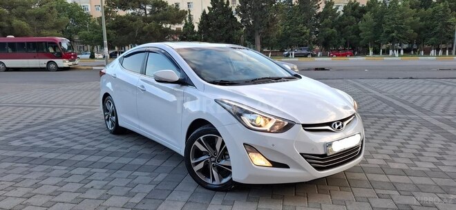 Hyundai Elantra-11