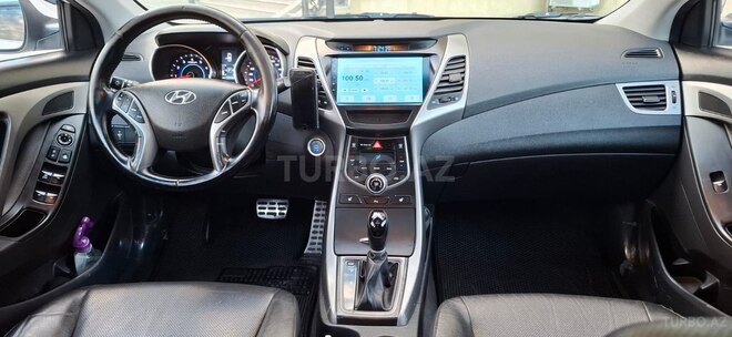 Hyundai Elantra-21