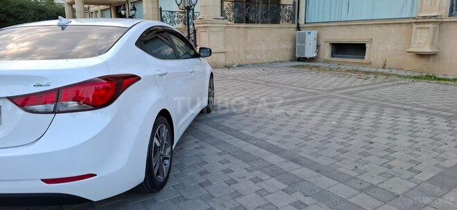 Hyundai Elantra-6