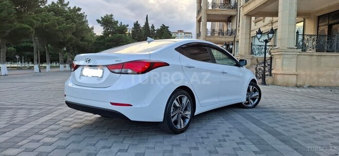 Hyundai Elantra-16