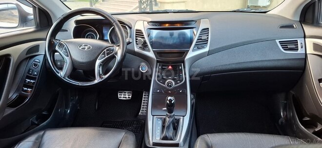 Hyundai Elantra-9