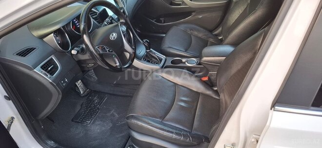 Hyundai Elantra-15