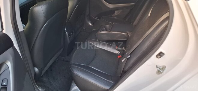 Hyundai Elantra-4