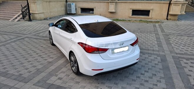 Hyundai Elantra-3