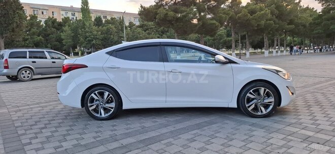 Hyundai Elantra-14