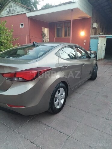 Hyundai Elantra-3