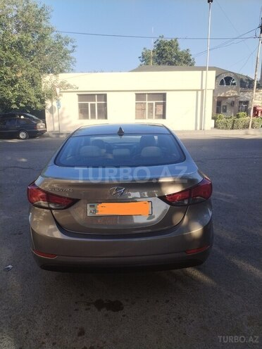 Hyundai Elantra-2