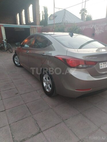 Hyundai Elantra-4