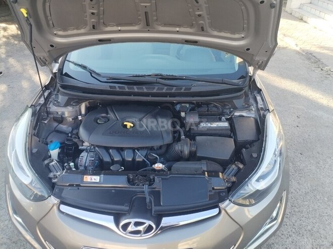 Hyundai Elantra-8