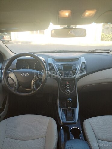 Hyundai Elantra-11