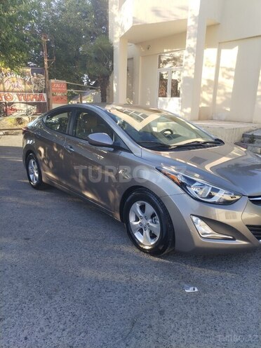 Hyundai Elantra-13