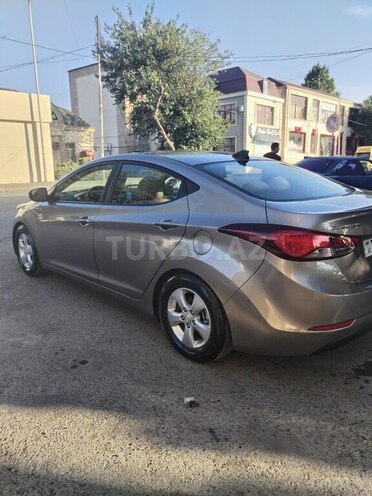 Hyundai Elantra-15